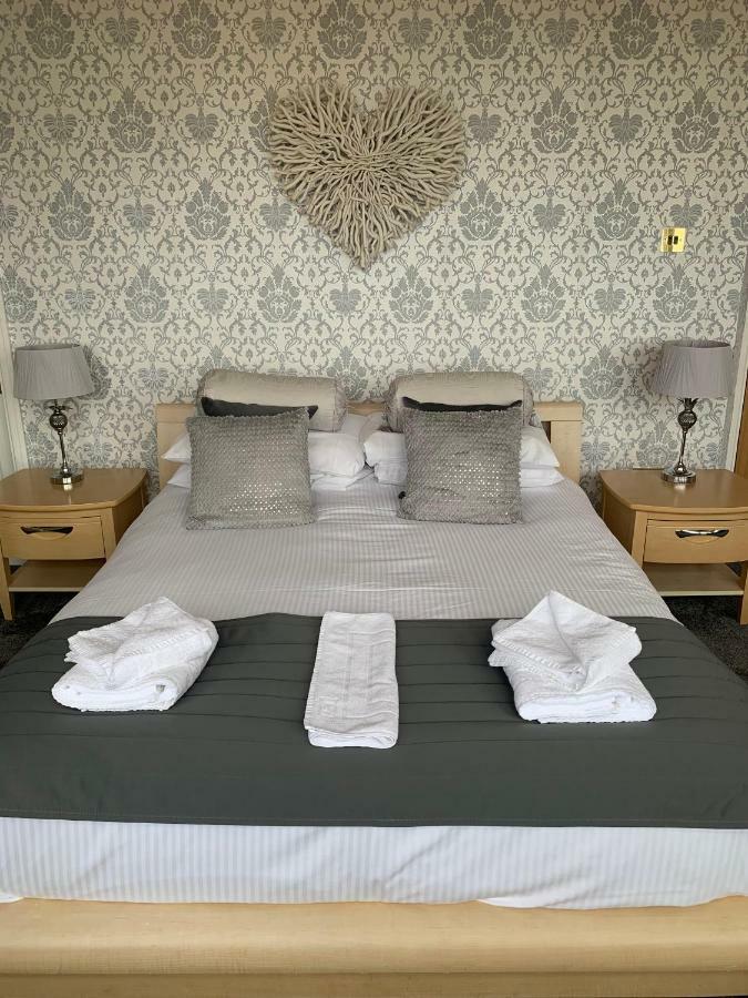 New Boston Guest Accommodation Fleetwood Exterior photo